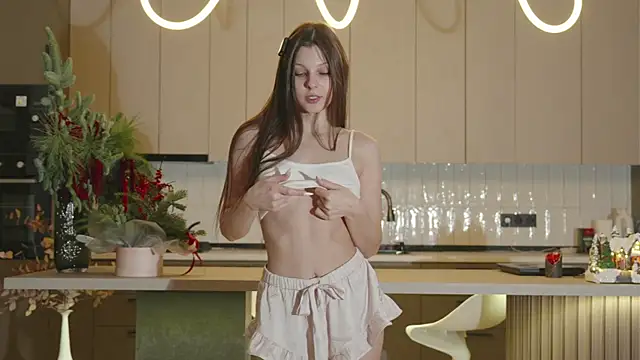 Snapshot of whisper_of_love chatting on 12.19.25 whisper of love online show from 12.19.25