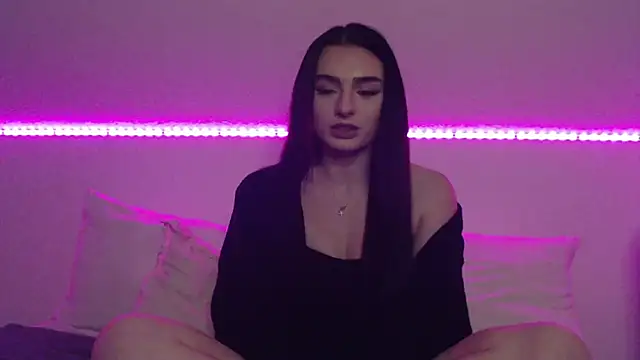 Snapshot of AdelinaAlia chatting on 02.17.25 AdelinaAlia online show from 02.17.25