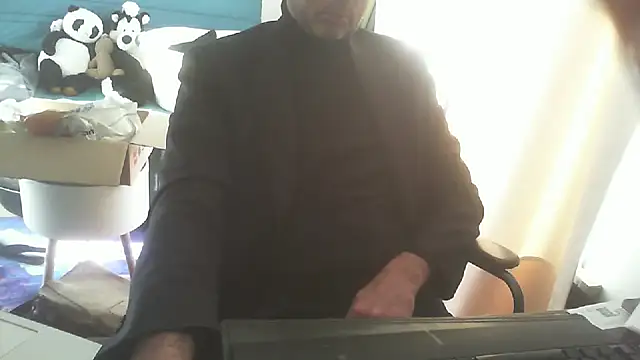 Snapshot of shyfrenchcock1 chatting on 01.28.25 shyfrenchcock1 online show from 01.28.25