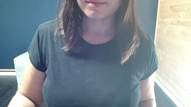 Snapshot of NovaBabe21 chatting on 09.23.25 NovaBabe21 online show from 09.23.25