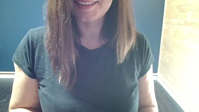 Snapshot of NovaBabe21 chatting on 09.25.25 NovaBabe21 online show from 09.25.25