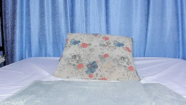 Snapshot of andradahot15 chatting on 11.30.25 andradahot15 online show from 11.30.25