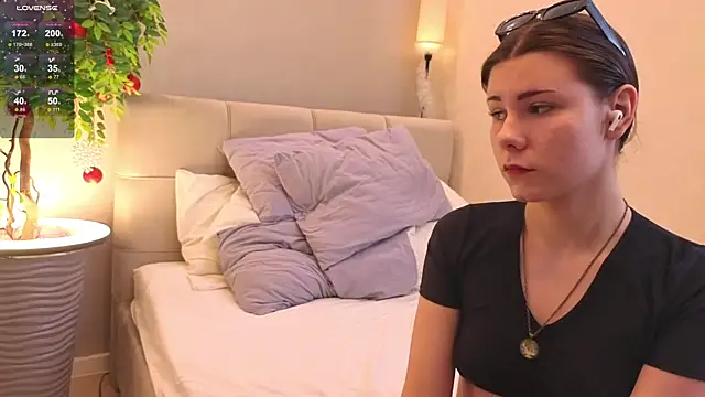 Bella Murrr online show from 03.20.25