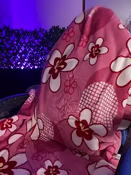 Snapshot of bonnie_18x chatting on 11.12.25 bonnie 18x online show from 11.12.25