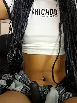 Snapshot of bonnie_18x chatting on 12.01.25 bonnie 18x online show from 12.01.25