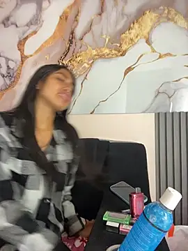 Snapshot of bonnie_18x chatting on 12.05.25 bonnie 18x online show from 12.05.25