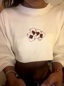 Snapshot of bonnie_18x chatting on 12.15.25 bonnie 18x online show from 12.15.25