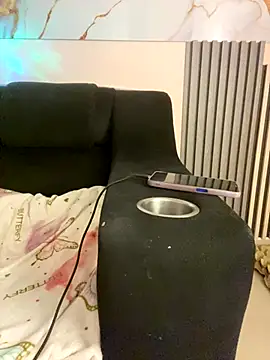 Snapshot of bonnie_18x chatting on 12.16.25 bonnie 18x online show from 12.16.25