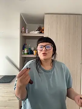 Snapshot of PoliBenett_ chatting on 03.09.26 PoliBenett online show from 03.09.26