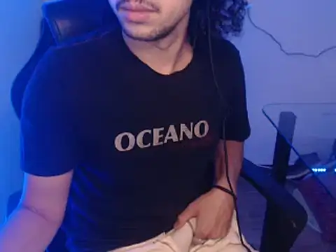 Snapshot of anjonoturno1 chatting on 12.19.24 anjonoturno1 online show from 12.19.24