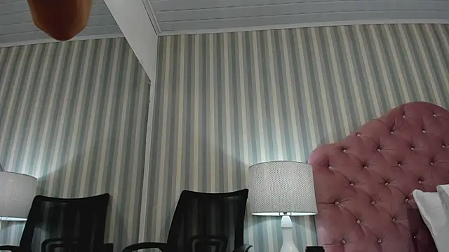 Snapshot of HazelMoret chatting on 02.27.25 HazelMoret online show from 02.27.25