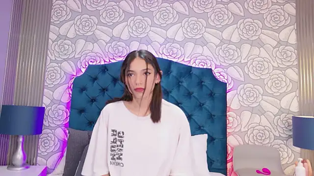 Snapshot of HazelMoret chatting on 02.11.26 HazelMoret online show from 02.11.26