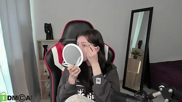 Este Glen online show from 03.13.25