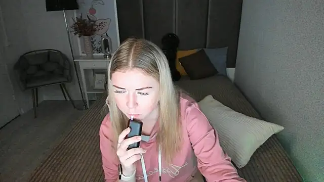 BettyBloom69 online show from 11.19.25