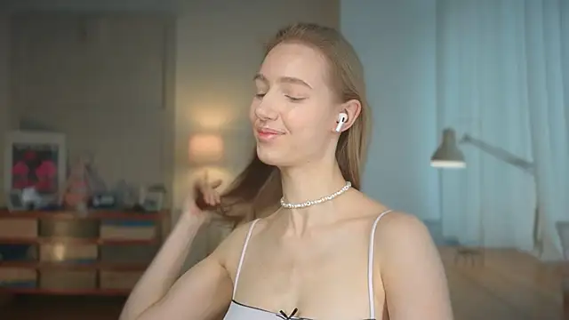 solar bella online show from 03.17.25