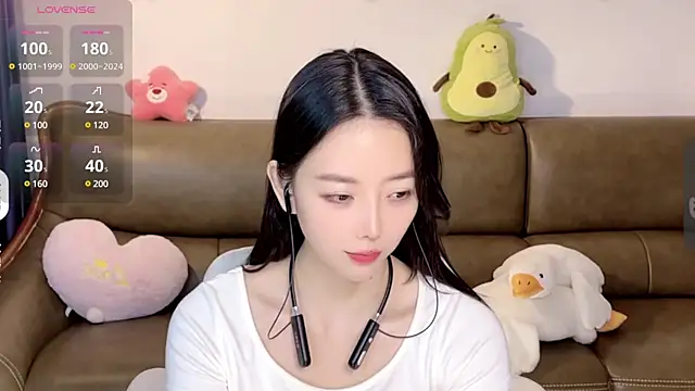 Snapshot of Yilin1999 chatting on 12.29.24 Yilin1999 online show from 12.29.24