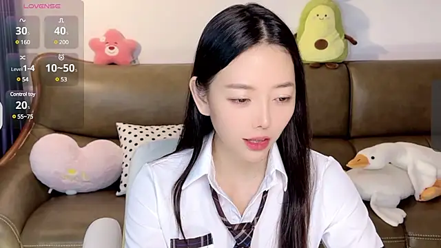 Snapshot of Yilin1999 chatting on 02.21.25 Yilin1999 online show from 02.21.25