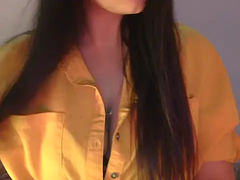 Snapshot of diva-22 chatting on 12.15.25 diva-22 online show from 12.15.25