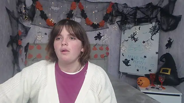 Snapshot of StaceyLex chatting on 10.28.25 StaceyLex online show from 10.28.25