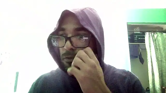 Snapshot of _______the chatting on 12.13.25 the online show from 12.13.25