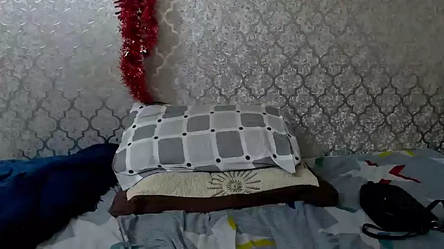 MaximTease24 online show from 02.22.25