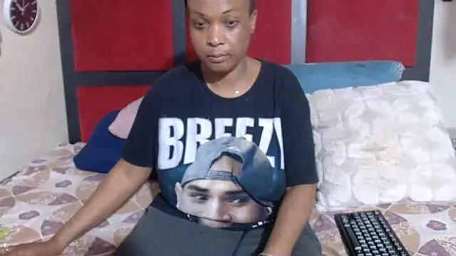 MaximTease24 online show from 06.17.26