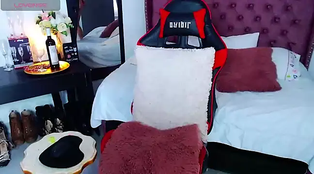 Snapshot of rubyylowell chatting on 01.09.25 rubyylowell online show from 01.09.25