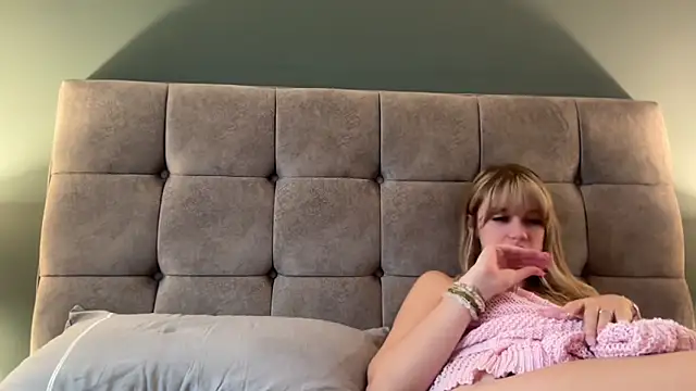 LustfulLuna  online show from 10.20.25