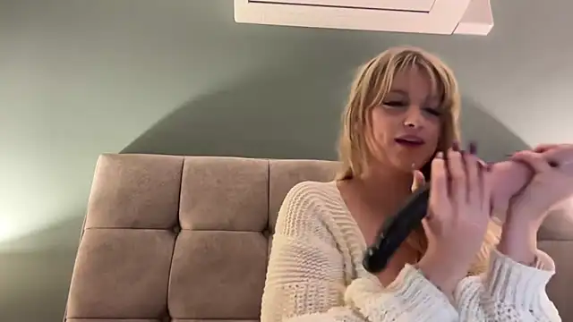 LustfulLuna  online show from 12.21.25