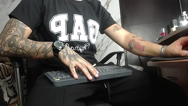 Snapshot of Dereck_Dickson chatting on 01.17.26 Dereck Dickson online show from 01.17.26