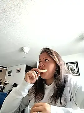 Snapshot of miss_evoleth2 chatting on 11.13.25 miss evoleth2 online show from 11.13.25