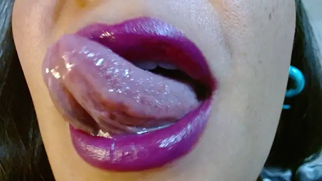 Snapshot of miss_evoleth2 chatting on 11.14.25 miss evoleth2 online show from 11.14.25