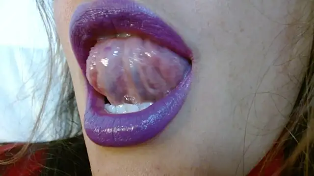 Snapshot of miss_evoleth2 chatting on 11.19.25 miss evoleth2 online show from 11.19.25