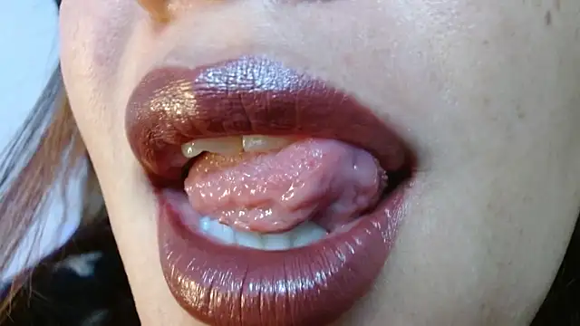 Snapshot of miss_evoleth2 chatting on 12.05.25 miss evoleth2 online show from 12.05.25