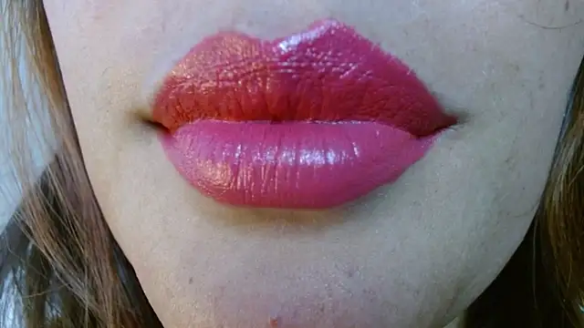 Snapshot of miss_evoleth2 chatting on 12.14.25 miss evoleth2 online show from 12.14.25