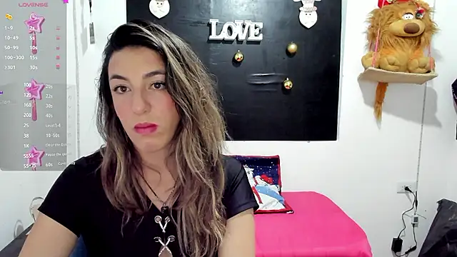 Snapshot of queen-natty chatting on 12.04.24 queen-natty online show from 12.04.24