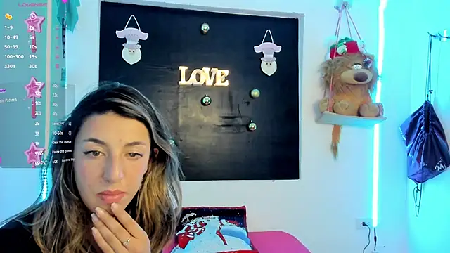 Snapshot of queen-natty chatting on 12.04.24 queen-natty online show from 12.04.24