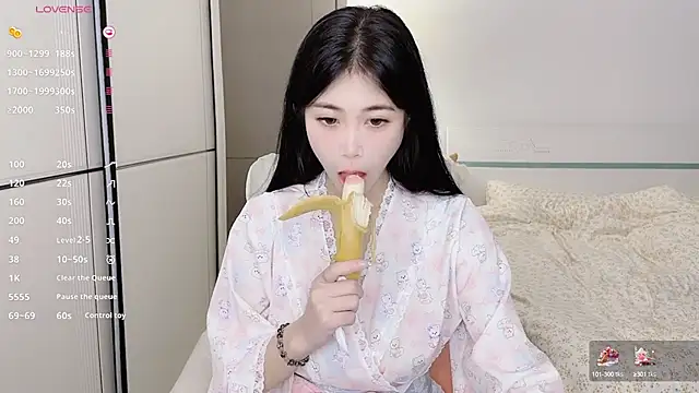 Snapshot of White-Star chatting on 03.11.25 White-Star online show from 03.11.25