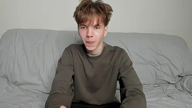 Snapshot of braxiboy chatting on 12.10.24 braxiboy online show from 12.10.24