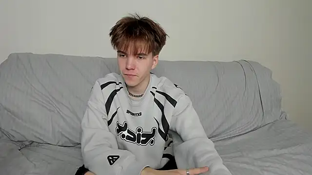 Snapshot of braxiboy chatting on 12.12.24 braxiboy online show from 12.12.24