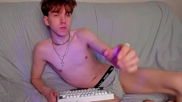 Snapshot of braxiboy chatting on 12.19.24 braxiboy online show from 12.19.24