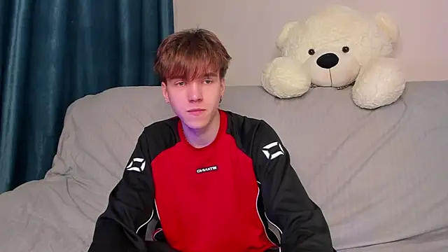 Snapshot of braxiboy chatting on 12.20.24 braxiboy online show from 12.20.24