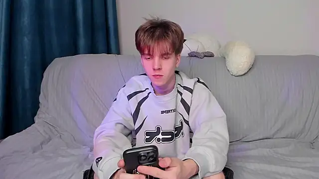 Snapshot of braxiboy chatting on 12.24.24 braxiboy online show from 12.24.24