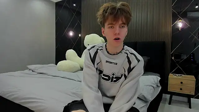 Snapshot of braxiboy chatting on 12.29.24 braxiboy online show from 12.29.24