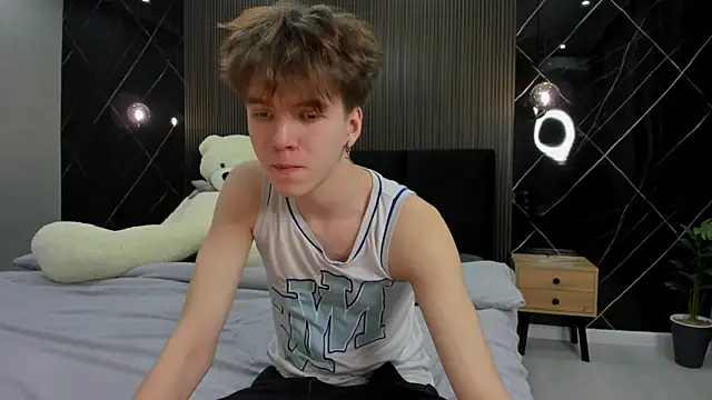 Snapshot of braxiboy chatting on 12.30.24 braxiboy online show from 12.30.24