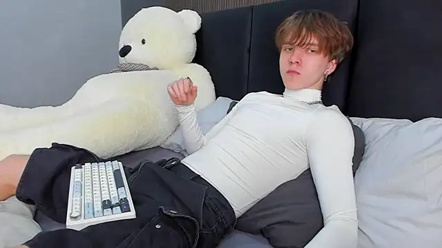 Snapshot of braxiboy chatting on 02.24.25 braxiboy online show from 02.24.25