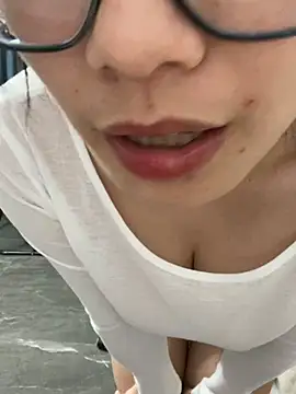 Snapshot of Bella0815 chatting on 12.12.24 Bella0815 online show from 12.12.24