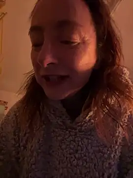 Snapshot of LouiseTswing chatting on 12.11.24 LouiseTswing online show from 12.11.24