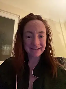 Snapshot of LouiseTswing chatting on 12.22.24 LouiseTswing online show from 12.22.24