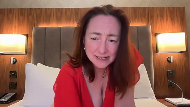 Snapshot of LouiseTswing chatting on 01.03.25 LouiseTswing online show from 01.03.25